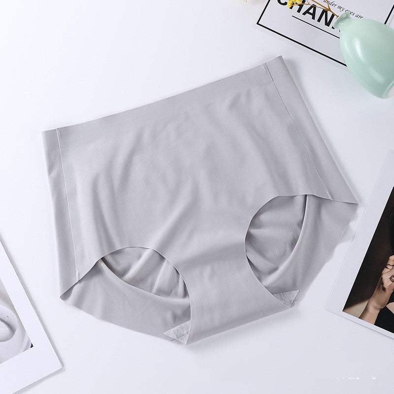 Seamless breathable cotton and nylon lingerie briefs