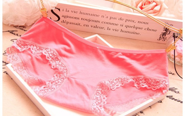 Elegant low-waisted lace lingerie briefs