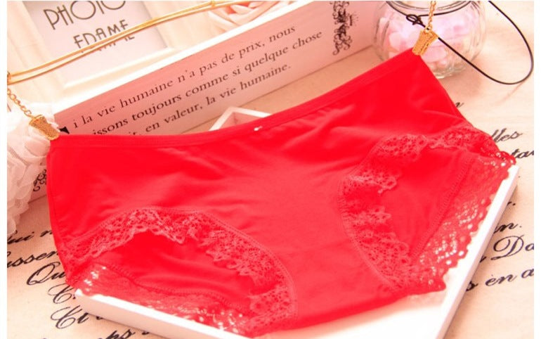 Elegant low-waisted lace lingerie briefs