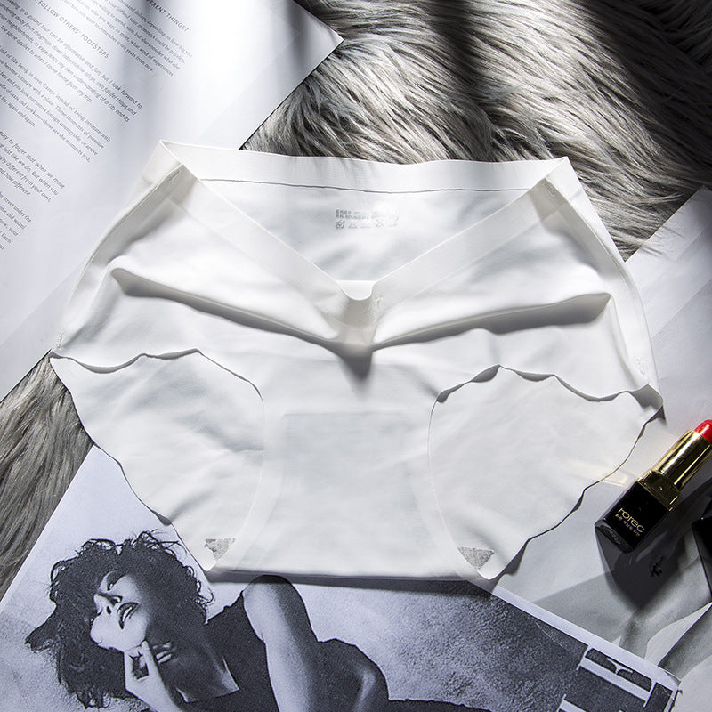 Seamless breathable cotton and silk lingerie briefs