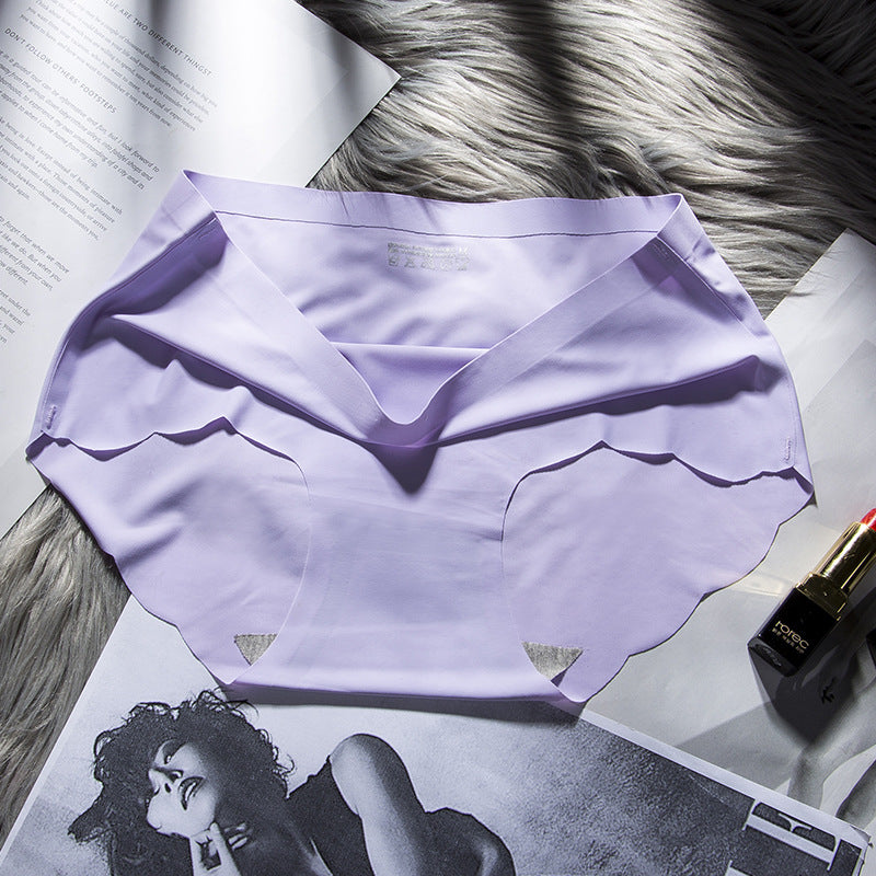 Seamless breathable cotton and silk lingerie briefs