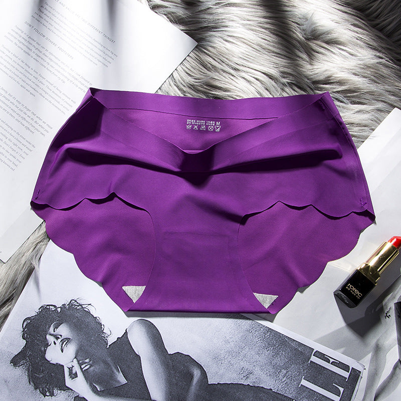 Seamless breathable cotton and silk lingerie briefs