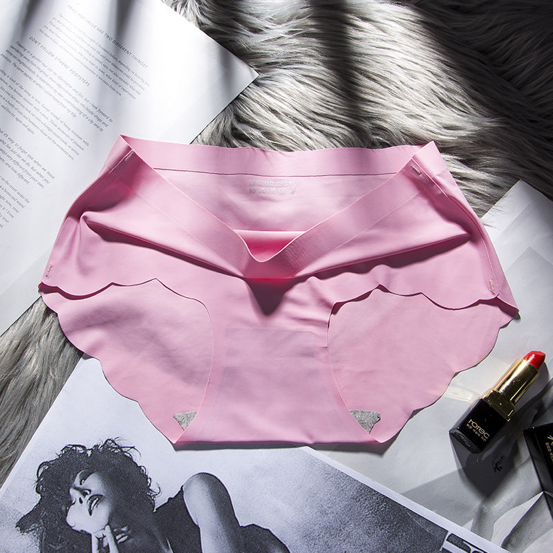 Seamless breathable cotton and silk lingerie briefs