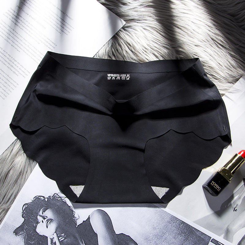 Seamless breathable cotton and silk lingerie briefs