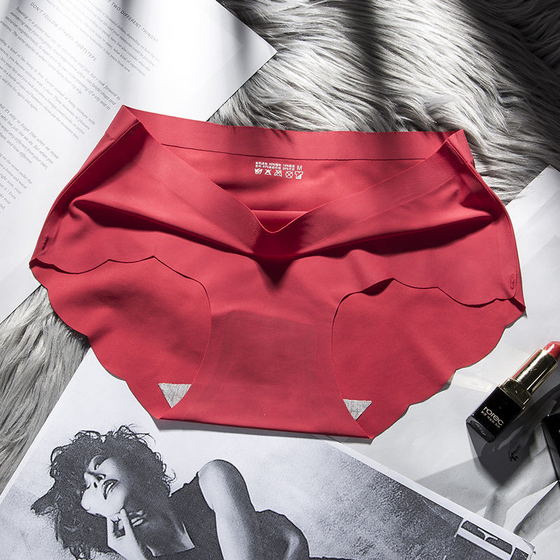 Seamless breathable cotton and silk lingerie briefs