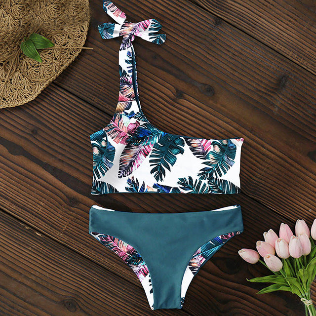Low-waisted polyester and spandex bikini sets - image 3