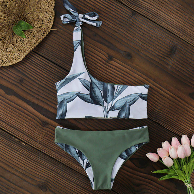 Low-waisted polyester and spandex bikini sets - image 2