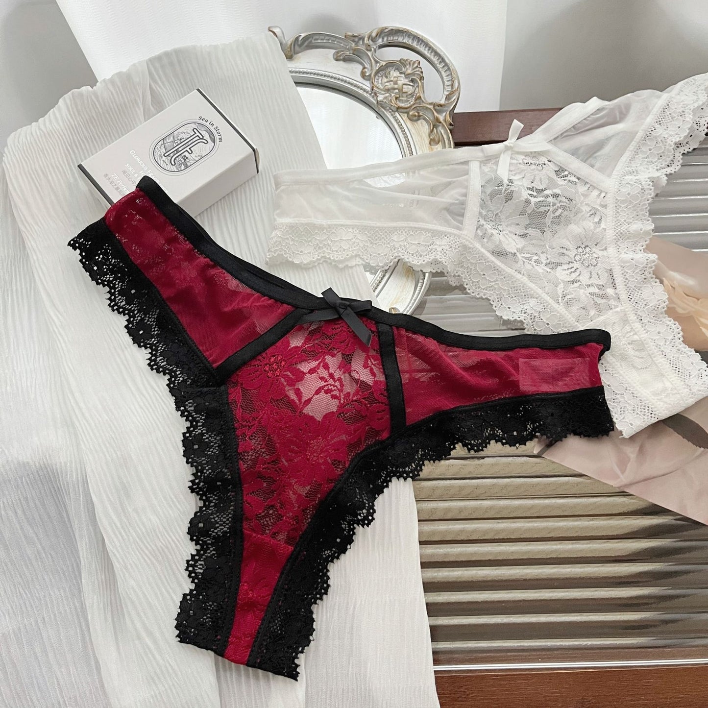 Low-waisted seamless breathable lace lingerie briefs - image 1